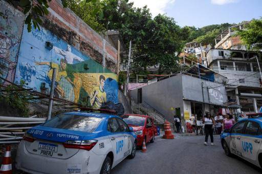 Un mural relativo al fútbol brasileño, fotografiado en la favela Morro da Babilonia, en Río de Janeiro, el 15 de abril de 2024