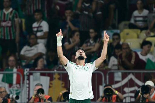 El delantero argentino José Manuel López celebra tras marcar gol en la victoria de Palmeiras sobre Fluminense en la ida de las semifinales de la Copa Libertadores, en el estadio Maracaná, en Rio de Janeiro, el 14 de octubre de 2026