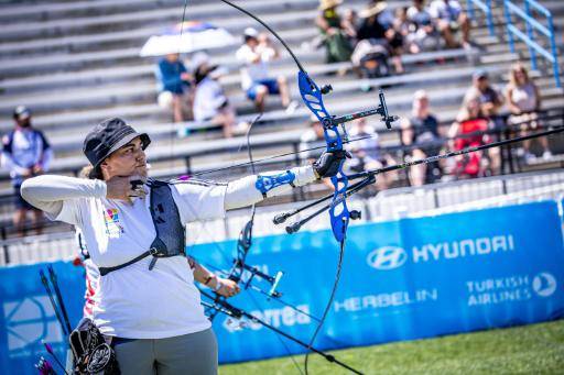 (ARCHIVO) La arquera mexicana Alejandra Valencia durante la final femenina de arco recurvo en la 1ª etapa de la Copa del Mundo de Tiro con Arco Hyundai 2025, celebrada el 13 de abril de 2025 en Auburndale, EEUU.