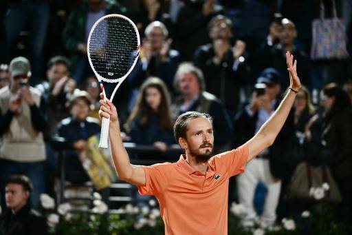 El tenista ruso Daniil Medvedev celebra su victoria sobre el español Martín Landaluce el 14 de mayo de 2026 en cuartos de final del torneo de Roma