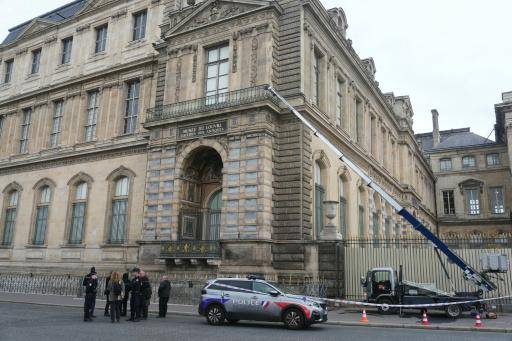 Ladrones asaltaron el Louvre, el museo de arte más visitado del mundo, a plena luz del día, y en solo siete minutos robaron joyas por un valor estimado de 102 millones de dólares
