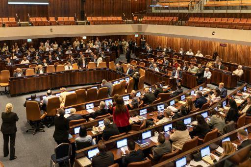 Los diputados participan en una sesión del Parlamento de Israel, el 16 de julio de 2026 en Jerusalén