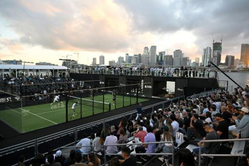 Aficionados asisten al torneo de pádel Reserve Cup en Miami el 24 de enero de 2026