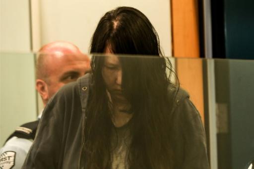 Hakyung Lee, cabizbaja durante el anuncio de su sentencia por el asesinato de sus hijos, el 26 de noviembre de 2025 en un tribunal de Auckland (Nuevo Zelanda)