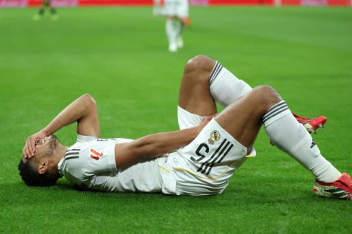 Mbappé salva de la quema al Real Madrid de penal en el descuento ante el Rayo