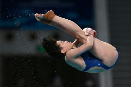 La china Quan Hongchan compite en la prueba femenina de plataforma 10 metros en la Copa del Mundo de clavados, en Pekín, el 3 de mayo de 2025