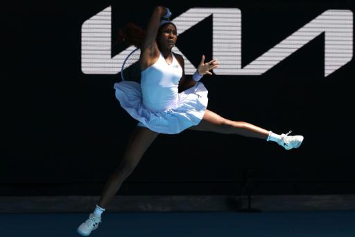 La estadounidense Coco Gauff enfrenta a la serbia Olga Danilovic en el Abierto de Australia, en Melbourne, el 21 de enero de 2026