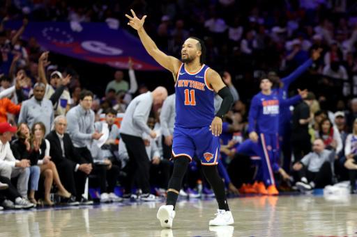 Jalen Brunson celebra un triple en la victoria de los New York Knicks ante los Philadelphia 76ers el 8 de mayo de 2026