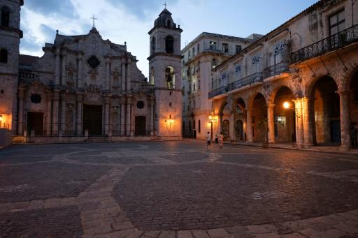 Sin luces ni el bullicio de antaño, La Habana aguarda lo que está por venir