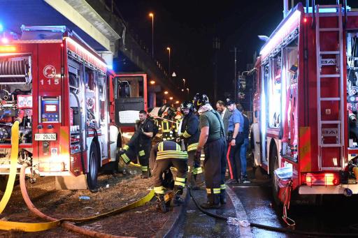 Al menos 21 muertos en Venecia al caer un bus de un puente e incendiarse