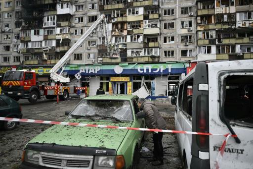 Nuevos bombardeos rusos en Kiev tras la destitución de la mano derecha de Zelenski