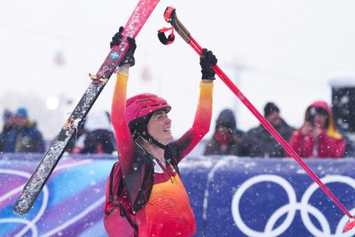 Ana Alonso celebra su bronce en el esprint femenino del esquí de montaña de los Juegos Olímpicos de Milán-Cortina. En Bormio (norte de Italia), el 19 de febrero de 2026
