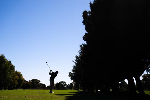 Un golfista juega en el campo East Potomac Golf Links de Washington DC el 19 de octubre de 2026