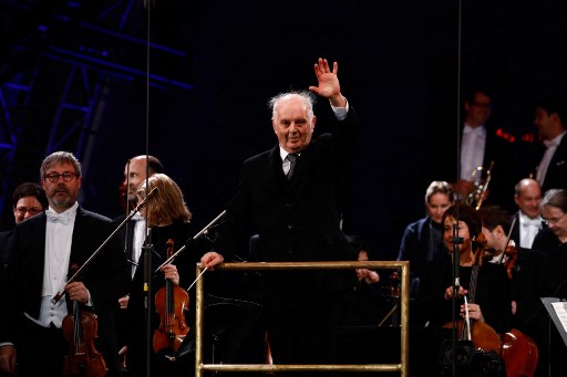 Director de orquesta Barenboim anula su gira por problemas de salud