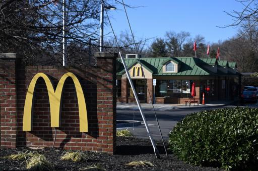 Me encanta: Trabajadores de la comida rápida en California aplauden aumento salarial