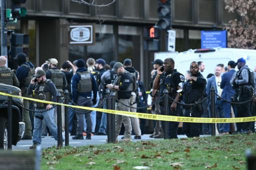 Agentes del orden aseguran la zona tras un tiroteo en el centro de Washington, el 26 de noviembre de 2025 La Policía informó haber detenido a un sospechoso de nacionalidad afgana después de que dos efectivos de la Guardia Nacional recibieran disparos a pocas cuadras de la Casa Blanca