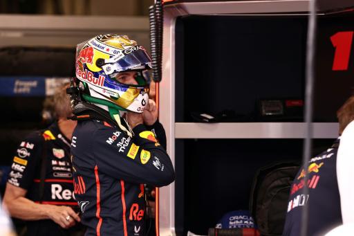 El piloto neerlandés Max Verstappen, de Red Bull, en el garaje de su equipo durante la clasificación para el Gran Premio de Fórmula 1 de Brasil, el 8 de noviembre de 2025