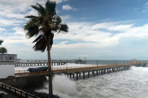 Comercios cerrados y veda pesquera en El Salvador ante la tormenta Cristina