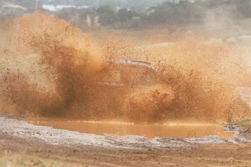 Neuville (Hyundai) manda en el Rally de Kenia tras la primera especial