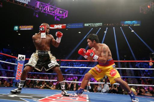 Floyd Mayweather (izquierda) venció a Manny Pacquiao en su primer duelo celebrado en 2015 en Las Vegas