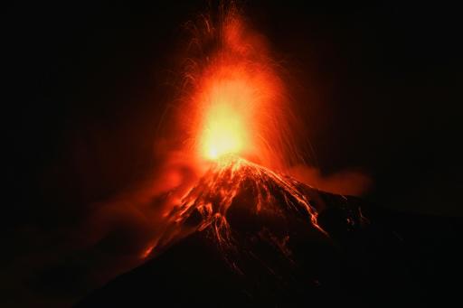 Vecinos del volcán de Fuego de Guatemala, entre el temor a morir y a los ladrones