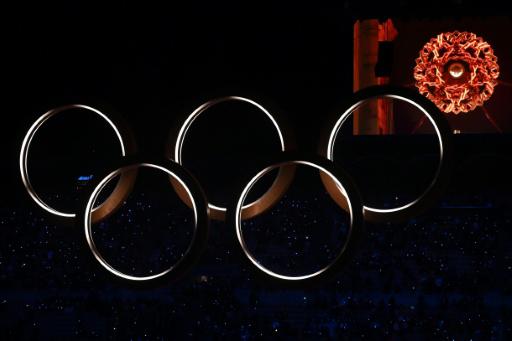 Los aros y el pebetero olímpico de los Juegos de Invierno, fotografiados durante su inauguración, en la ciudad italiana de Milán, el 6 de febrero de 2026