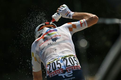 La ola de calor convierte en un infierno el Tour de Francia