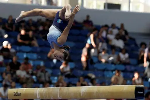 La guatemalteca Brithany Herrera compite en la final femenina de viga de equilibrio durante los XXV Juegos Centroamericanos y del Caribe en Santo Domingo, el 6 de agosto de 2026