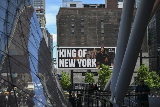 De azul y naranja, la fiebre por los Knicks se apodera de Nueva York