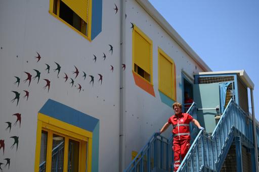 La Cruz Roja toma las riendas de un funesto centro de migrantes en Lampedusa