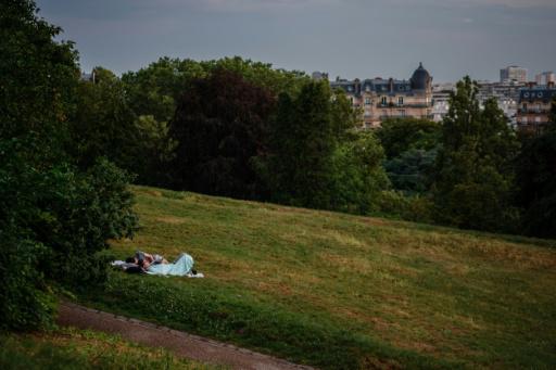 El calor extremo modifica los hábitos en el turístico París