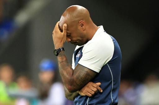 Mascherano vs Henry: luz en la cancha, opacidad en el banco