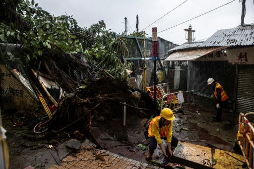 El tifón Saola llega debilitado pero amenazante al sur de China
