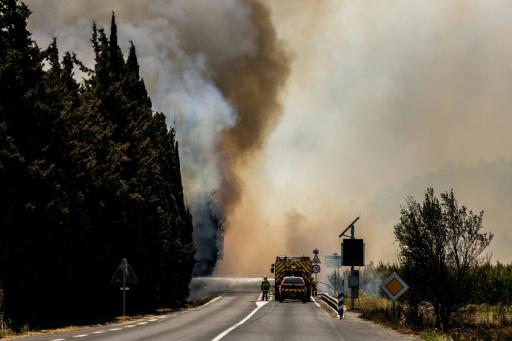 Un incendio forestal arrasa el departamento francés de Pirineos Orientales, cerca de Bouleternère, sur de Francia, el 6 de julio de 2026