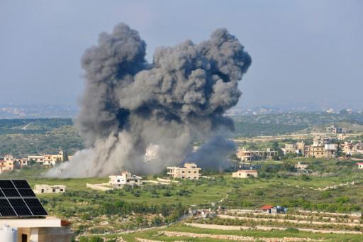 Humo provocado por un bombardeo aéreo israelí en la localidad de Majdel Zoun, en el sur de Líbano, el 15 de abril de 2024