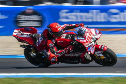 Marc Márquez sobrevuela la carrera esprint en Hungría