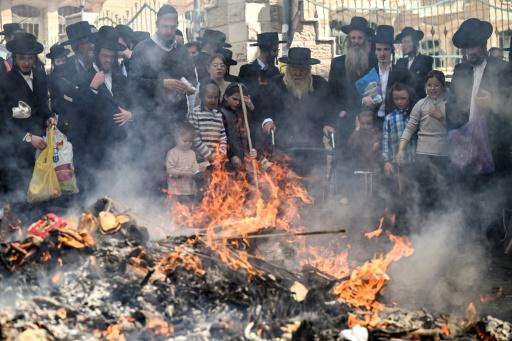 Los israelíes celebran la Pascua judía, marcada por la ausencia de los rehenes
