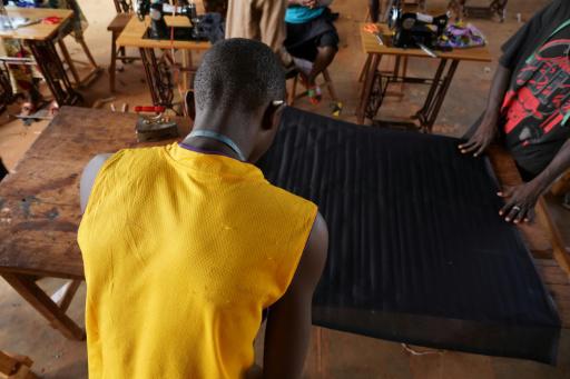 Ex niños soldado aprenden oficios para rehacer sus vidas en República Centroafricana