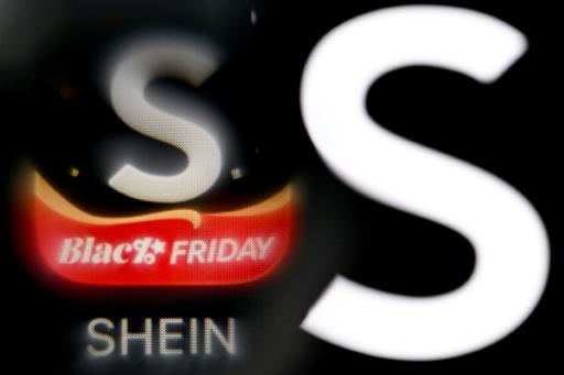 Esta foto tomada el 7 de noviembre de 2025 muestra el logo de la aplicación de la empresa china de comercio electrónico Shein en la pantalla de un teléfono