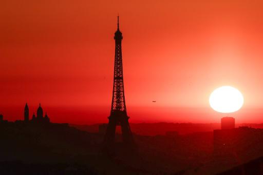 París afronta el dilema del aire acondicionado contra el calor