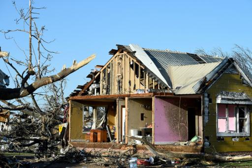Misisipi se prepara para nuevas tormentas tras paso de tornados que dejaron 25 muertos