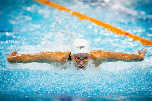 La nadadora australiana Kaylee McKeown compite en la prueba femenina de los 200 m estilos en los campeonatos de Australia, el 17 de abril de 2024 en Southport
