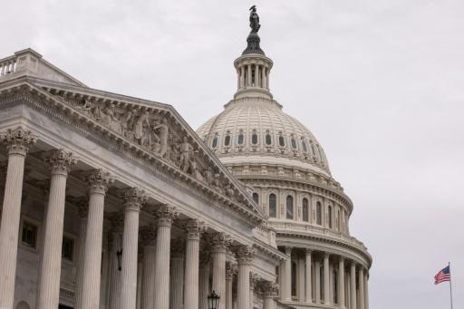 EEUU evita a última hora un cese de pagos con aprobación de acuerdo en el Congreso