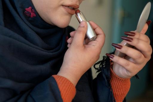 Un vestido azul, una canción, un grito en la montaña: lo que mantiene firmes a las mujeres afganas