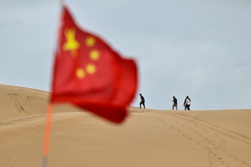 China cubre sus desiertos con paneles solares para alimentar su economía