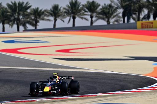 El piloto francés de Red Bull, Isack Hadjar, al volante de su monoplaza durante los ensayos de pretemporada en el circuito de Sakhir, en Baréin, el 18 de febrero de 2026