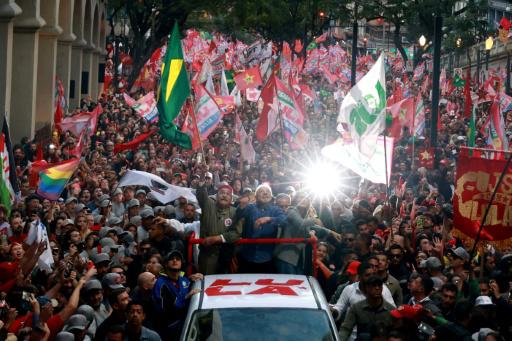 La hora de elegir para Brasil: Lula o el hijo de Bolsonaro