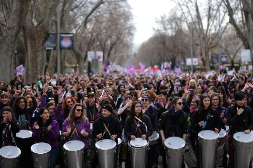 Una batucada durante la marcha por el Día Internacional de la Mujer en Madrid, el 8 de marzo de 2026