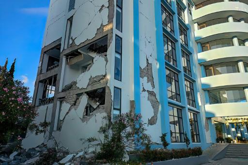Terremoto de magnitud 7,7 golpea Indonesia