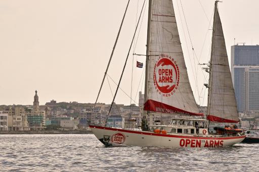 El velero Astral, de la ONG española Open Arms, llega al puerto de La Habana con ayuda humanitaria para un hospital pediátrico, el 19 de julio de 2026 en la capital cubana